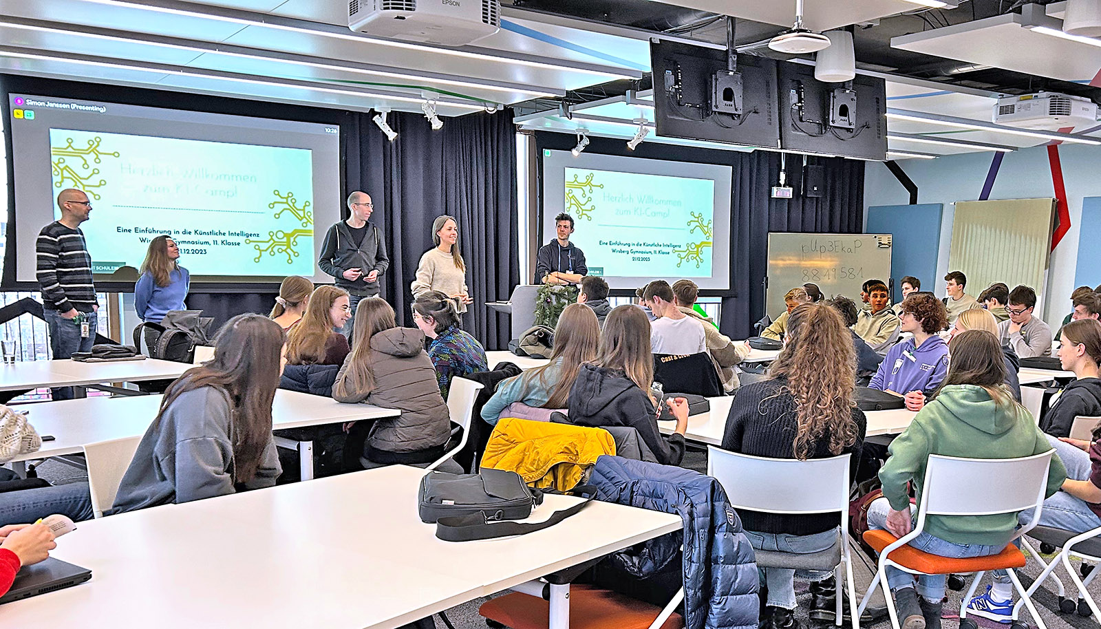 Vorstellung der´´ Initiative "KI macht Schule" in einer Klasse